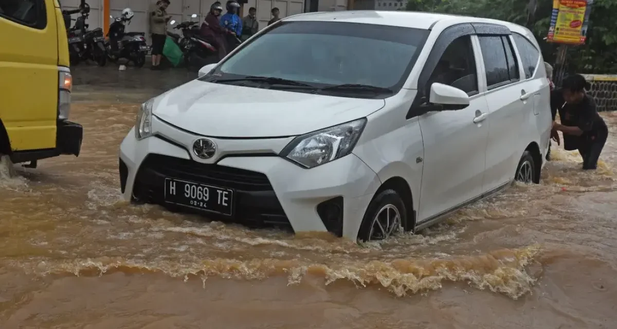 Wajib Tahu! Cara Klaim Asuransi Mobil Yang Terendam Banjir