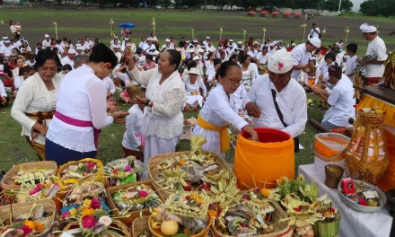 Upacara Melasti : Proses Pensucian Dalam Adat Bali