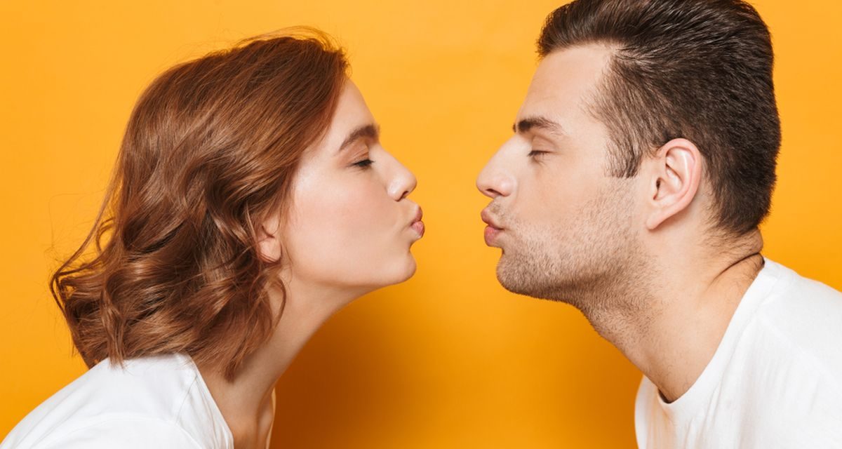 Manfaat Ciuman Bibir Akan Memunculkan Rasa Bahagia Loh!